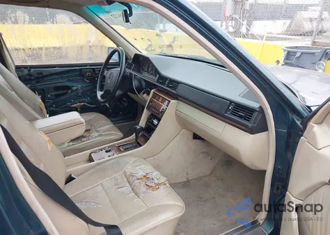 1995 Mercedes-Benz E 300D/300D Special из США, поврежденный, VIN WDBEB31E7SC265638